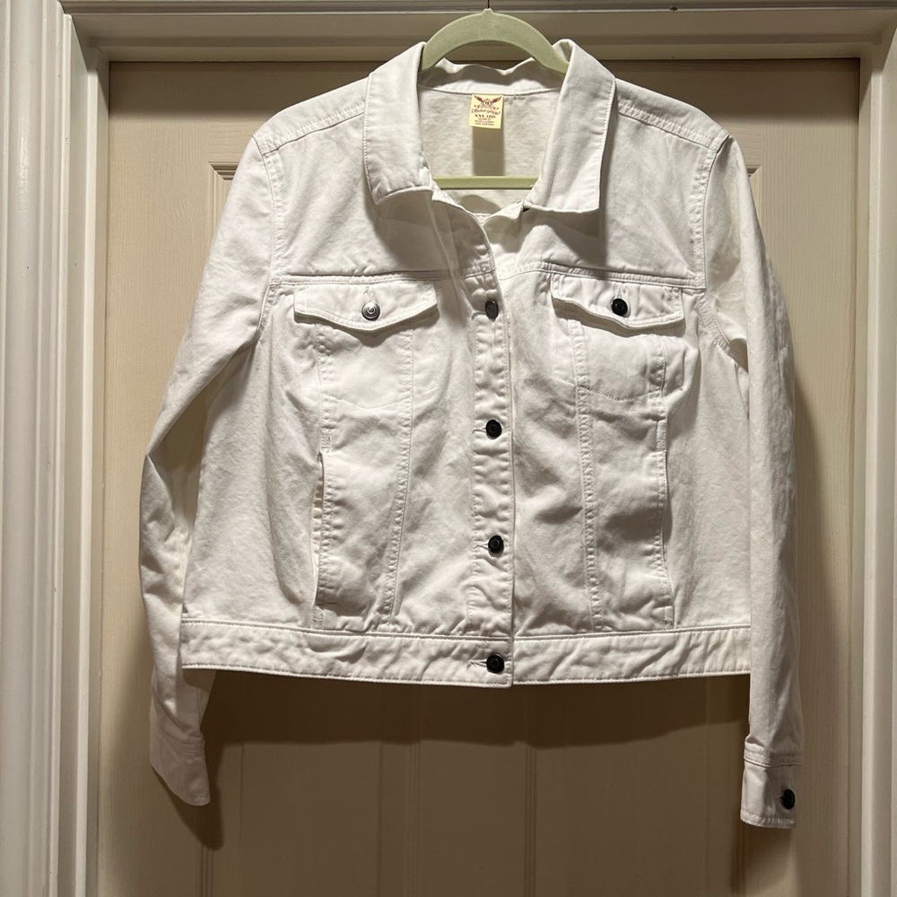 Faded Glory - white denim jacket with pockets. Long sleeve. SZ XXL